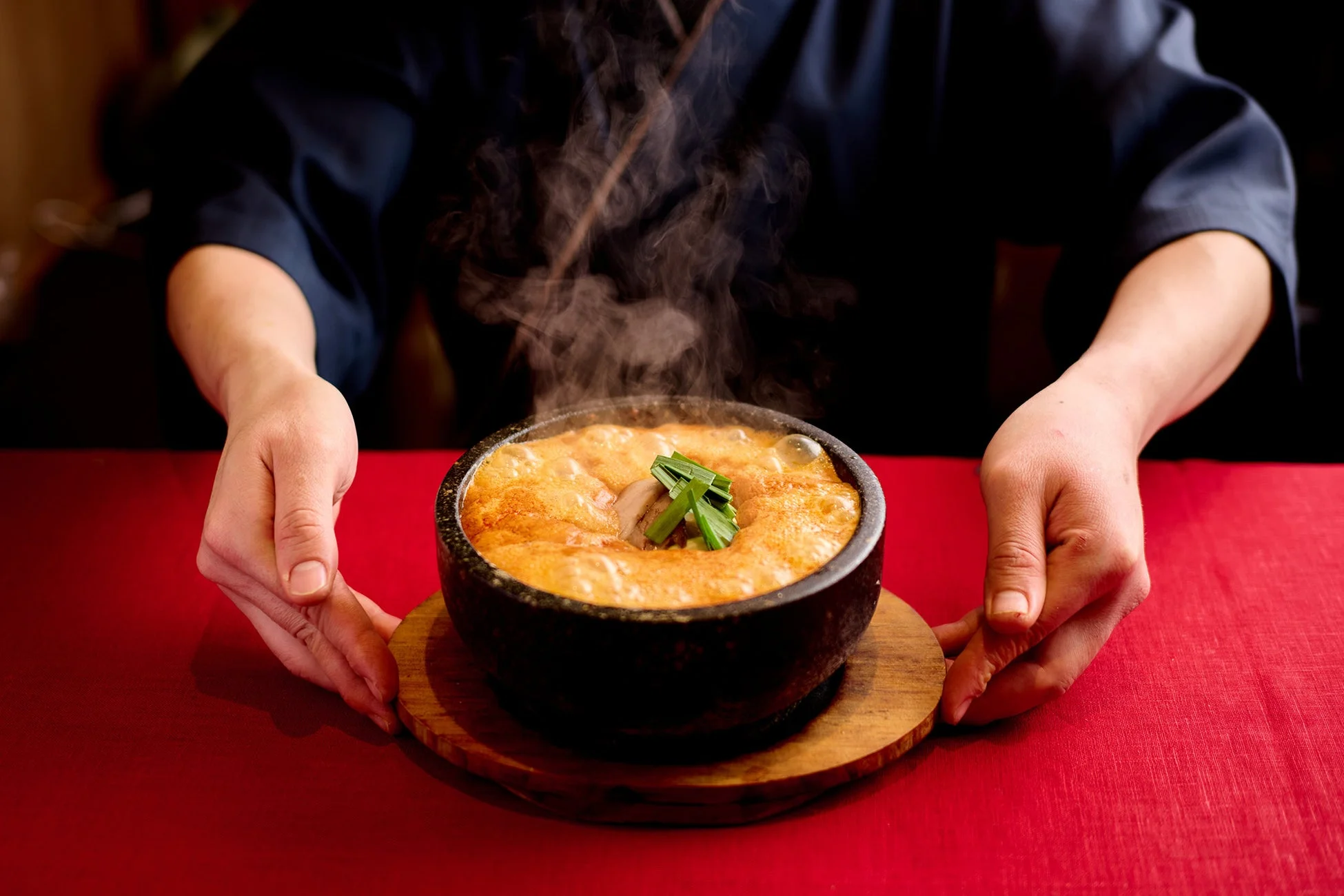 熱々の石鍋料理