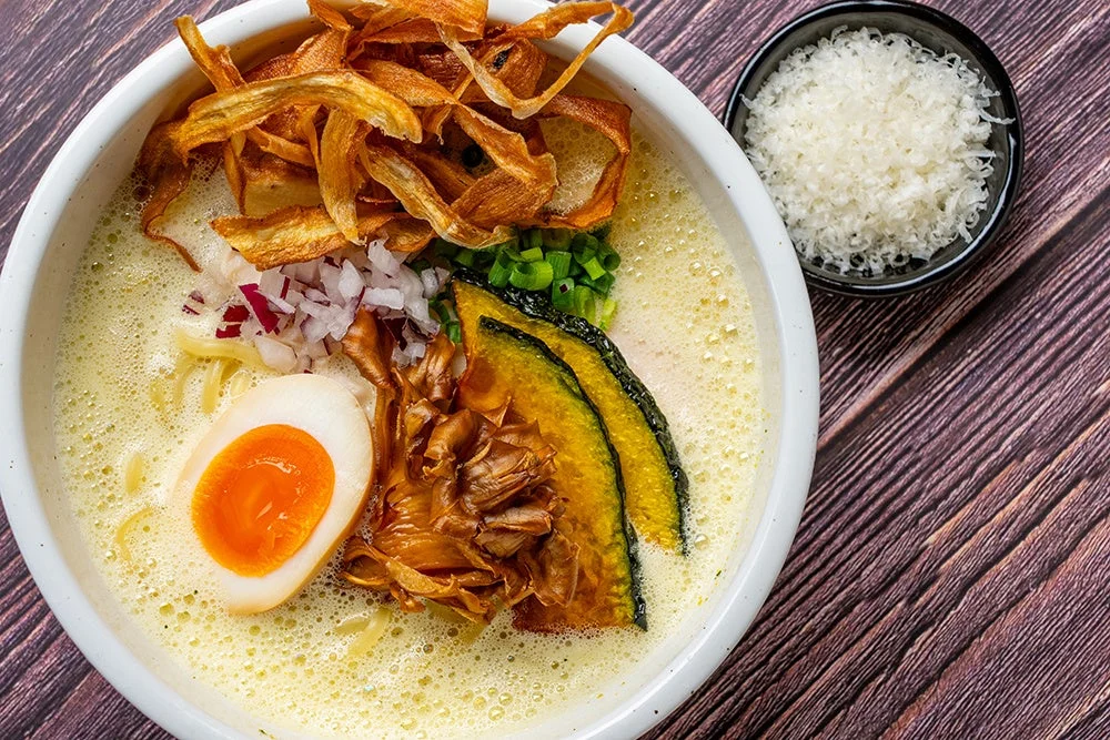 ラーメンと粉チーズ、リゾめしセット