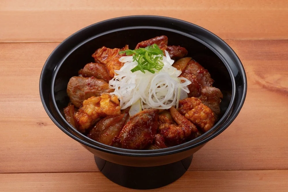 旨辛ホルモン・ハラミ丼