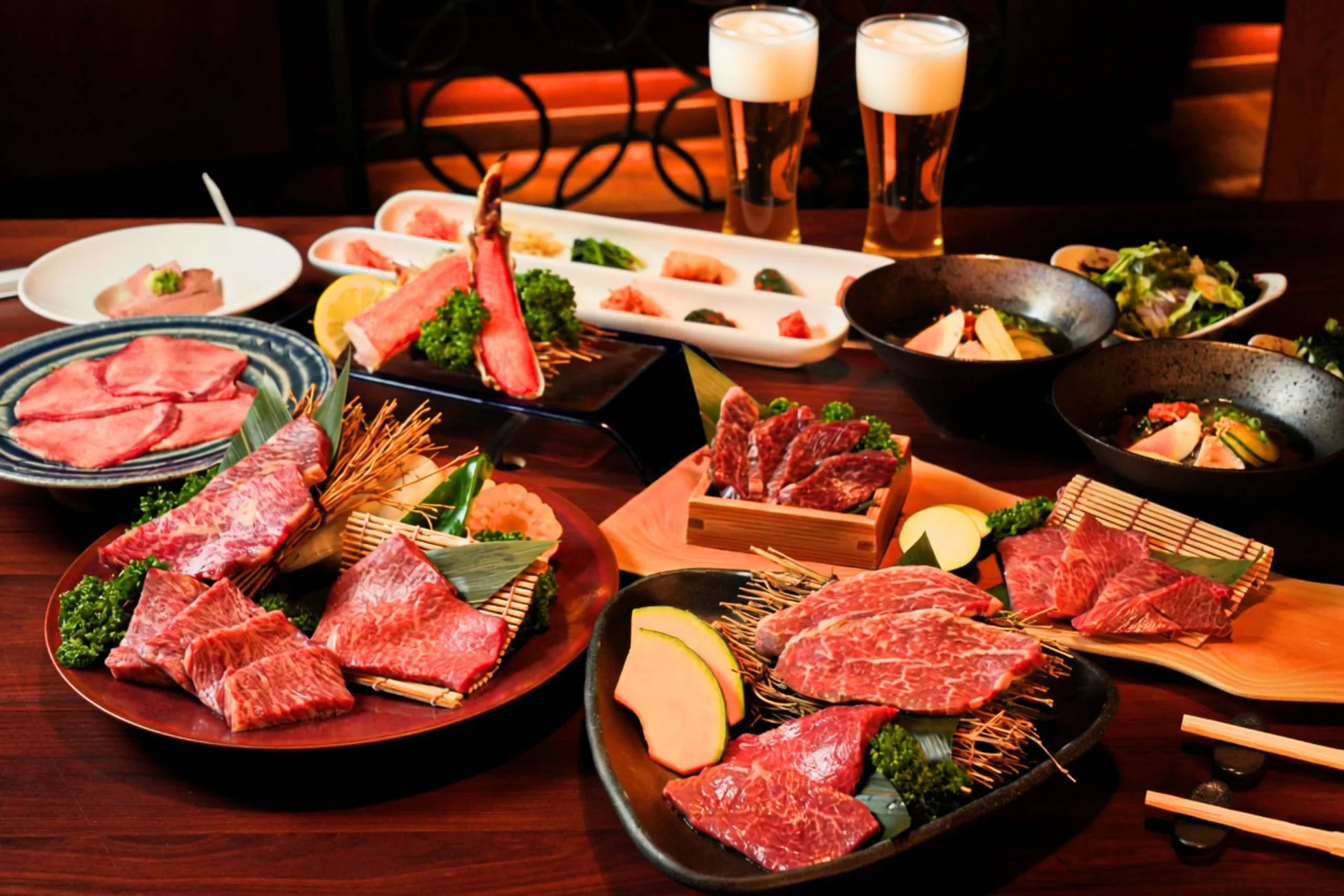 豪華な焼肉とカニ、ビール
