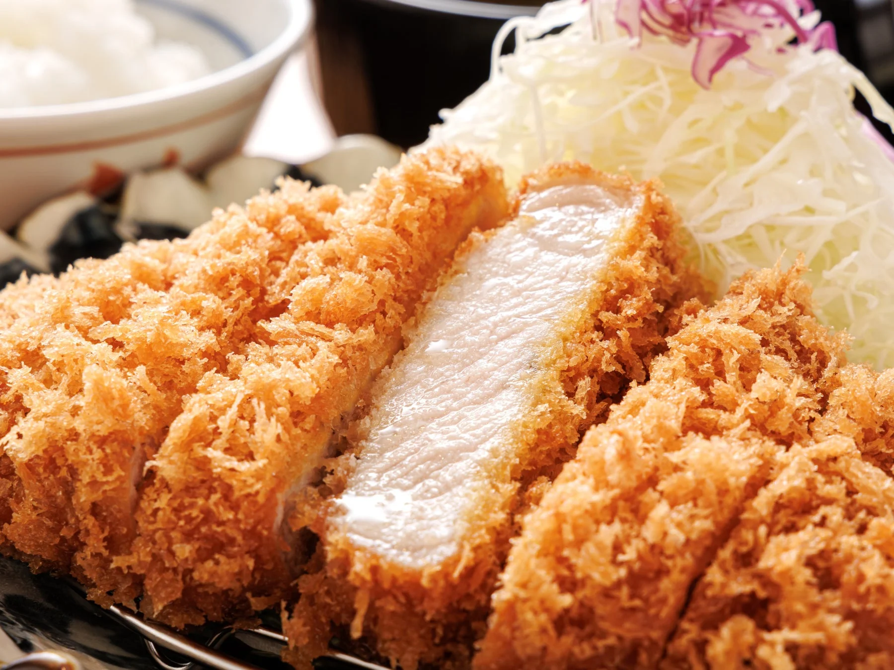揚げたてのとんかつ定食