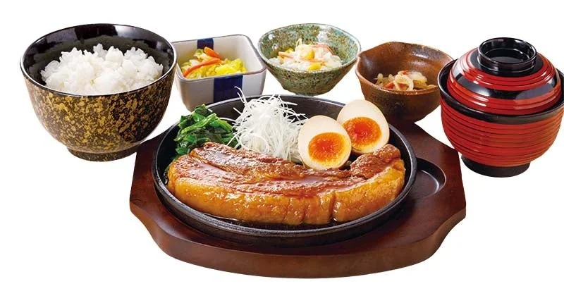 群馬県産豚厚切り角煮定食の全体像