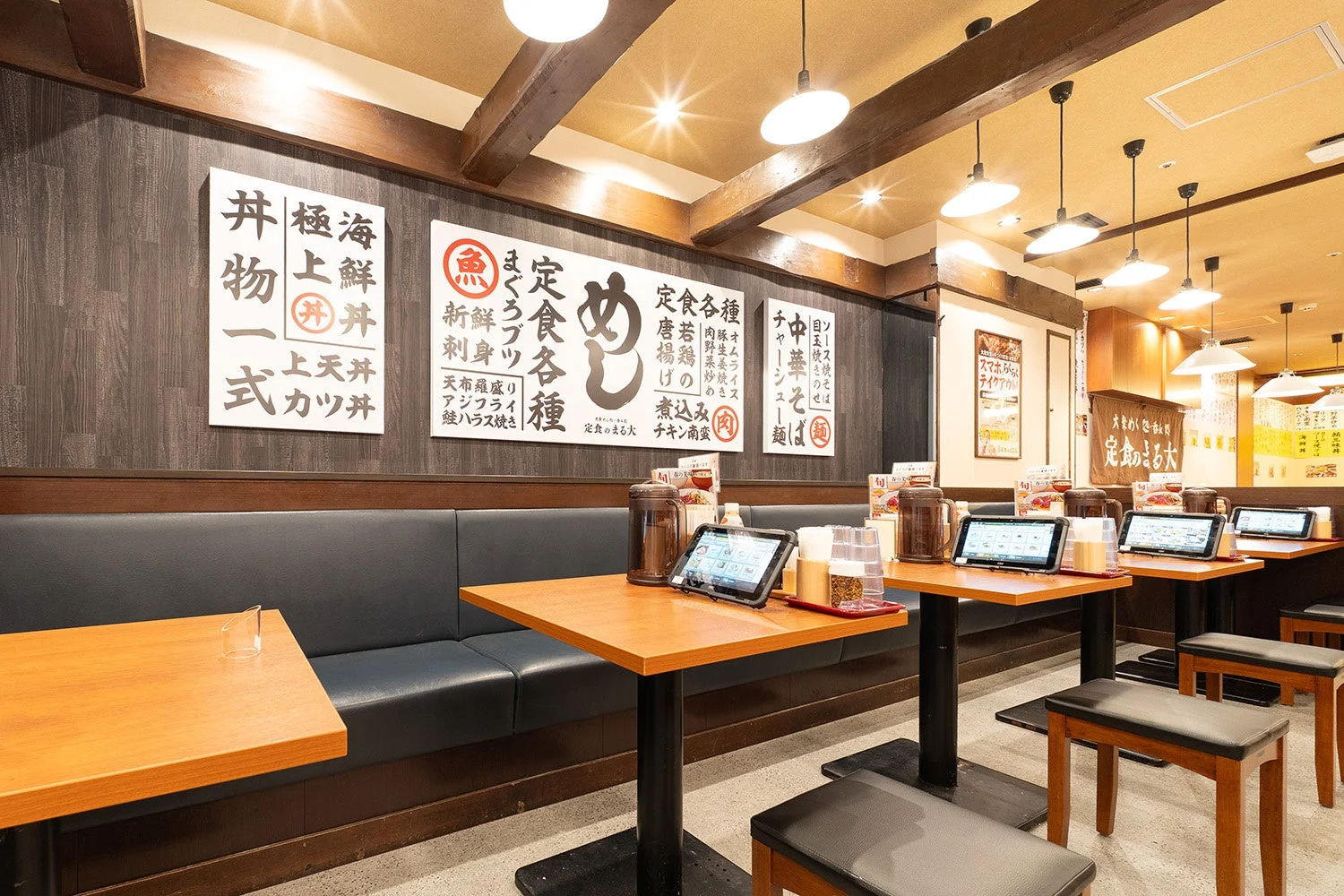 定食のまる大 鴻巣店 内観