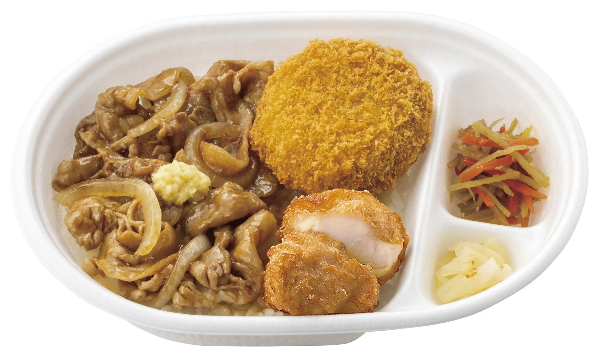 牛丼、大きなコロッケ、鶏の唐揚げ、金平ごぼう、そして漬物が盛り合わせられた和風の弁当