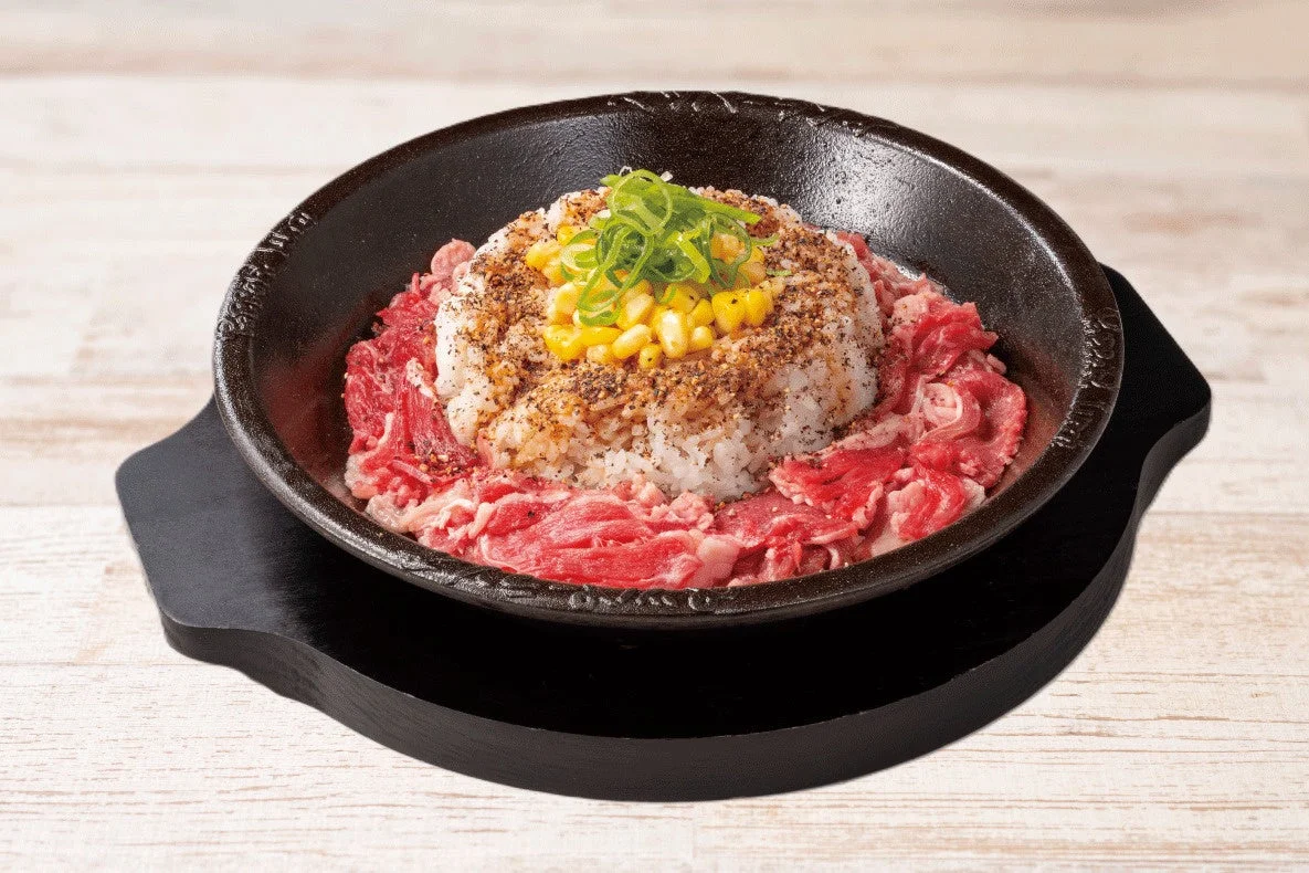 鉄板で焼かれるビーフペッパーライス
