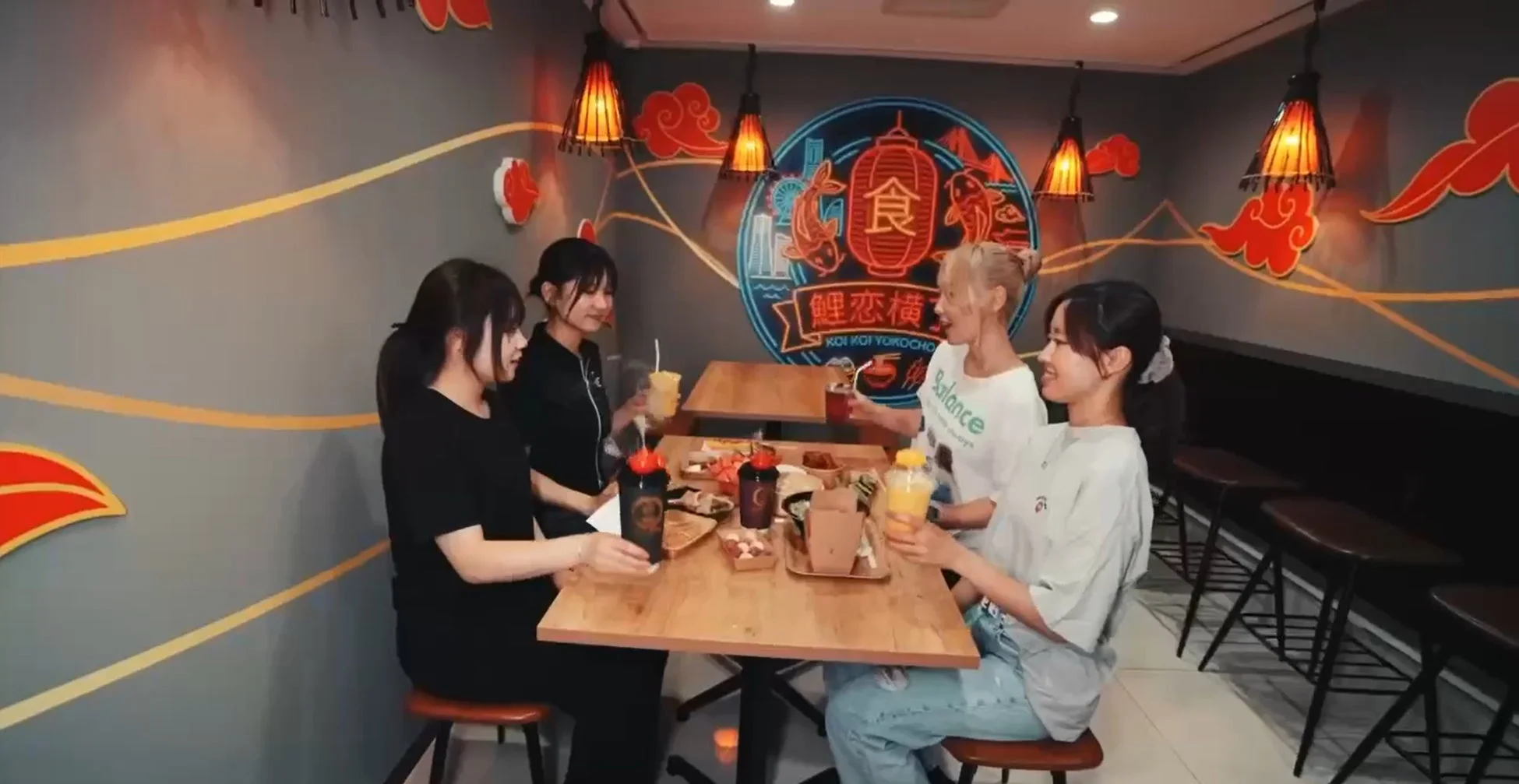 鯉恋横丁内装