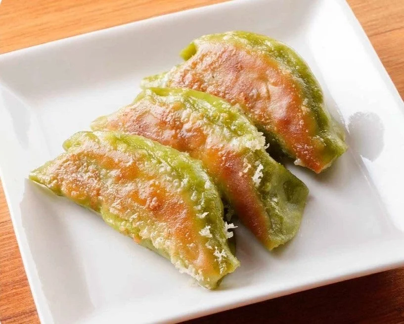 餃子、緑色の餃子、焼き餃子