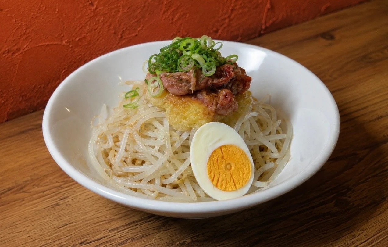 二郎系冷麺の盛り付け