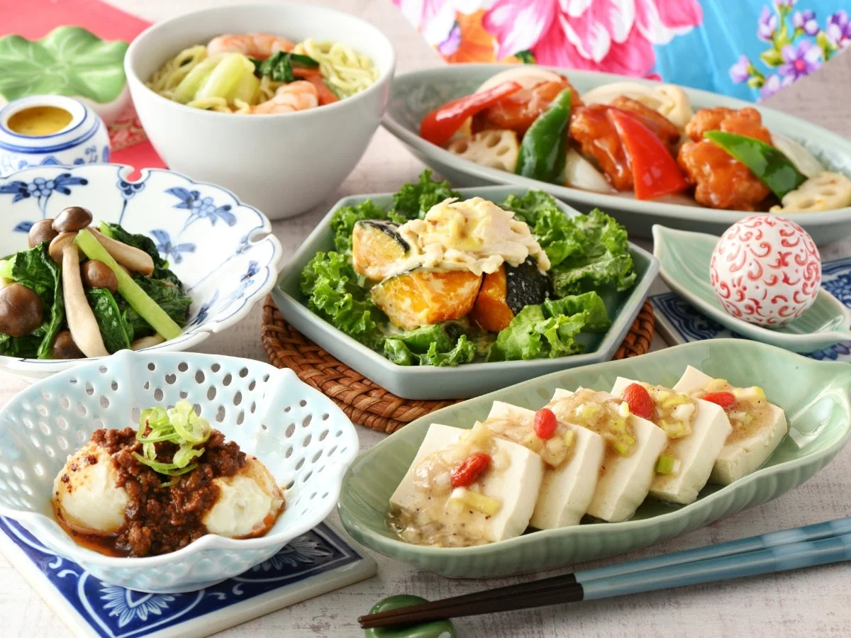 彩り豊かな中華料理の食卓