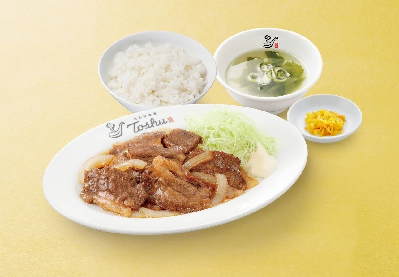 牛肉と玉ねぎの炒め物をメインとした定食