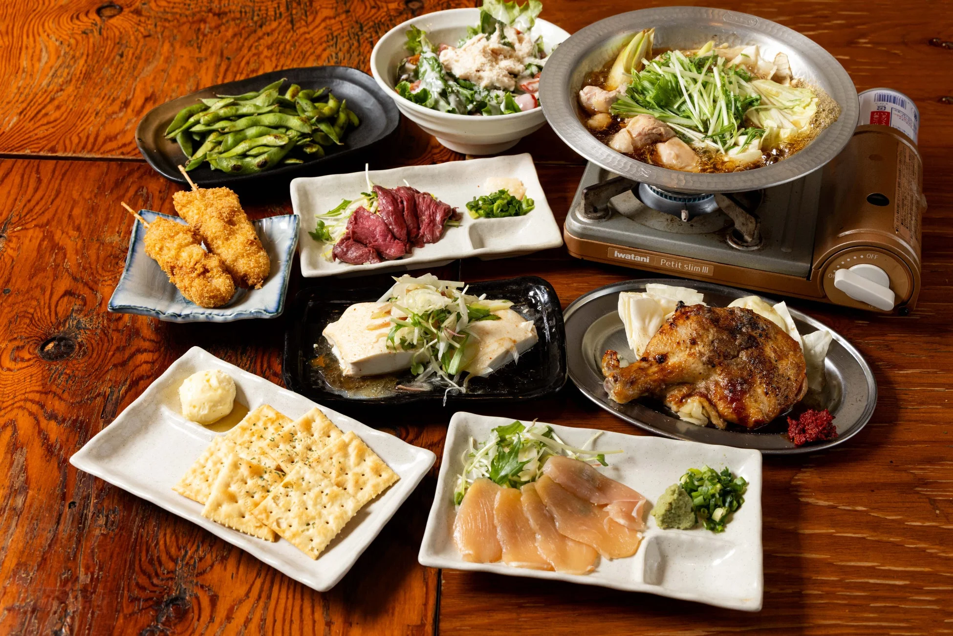 様々な和食が並べられた豪華な食卓