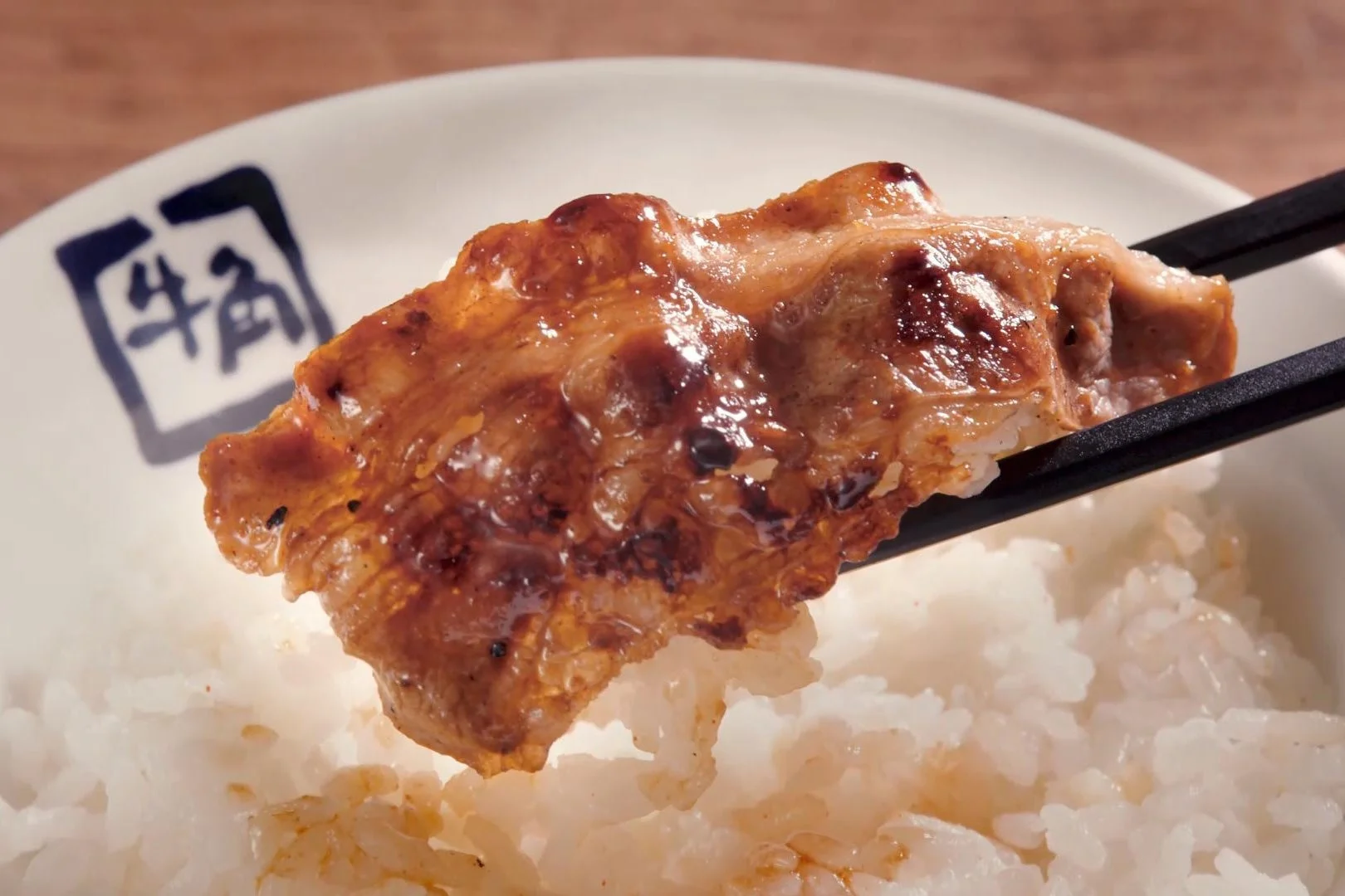 ご飯に乗せられた焼肉