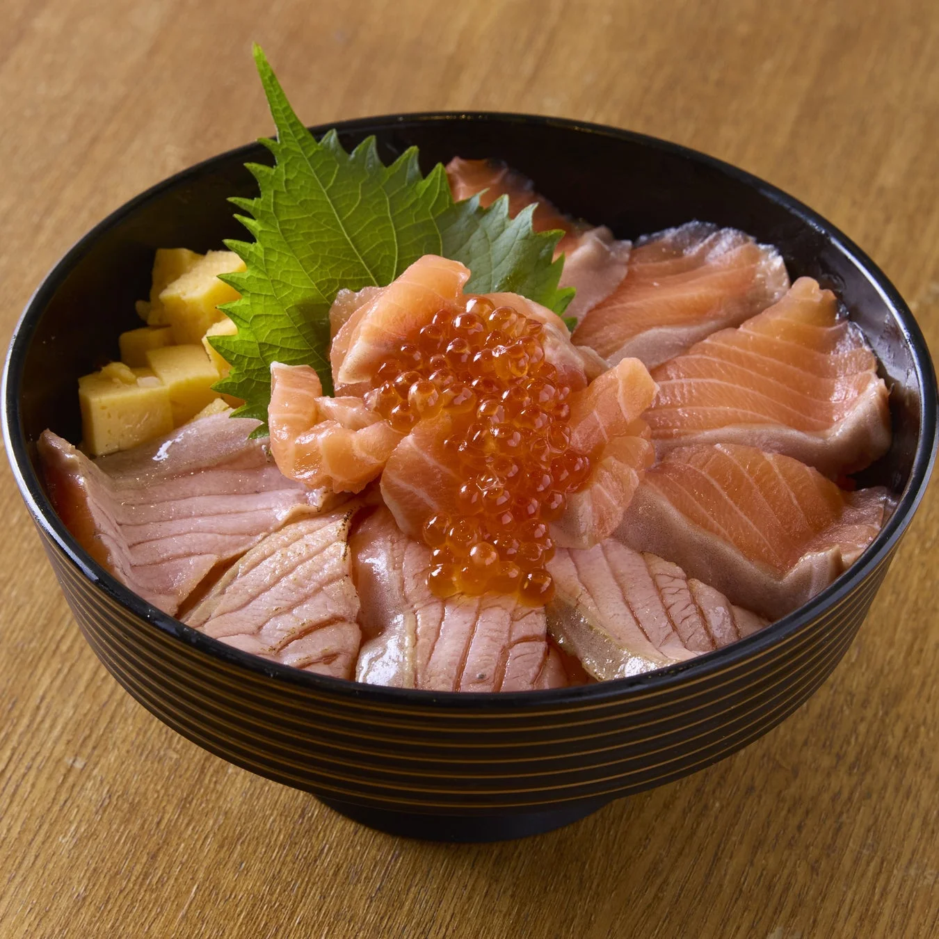 サーモンづくし丼