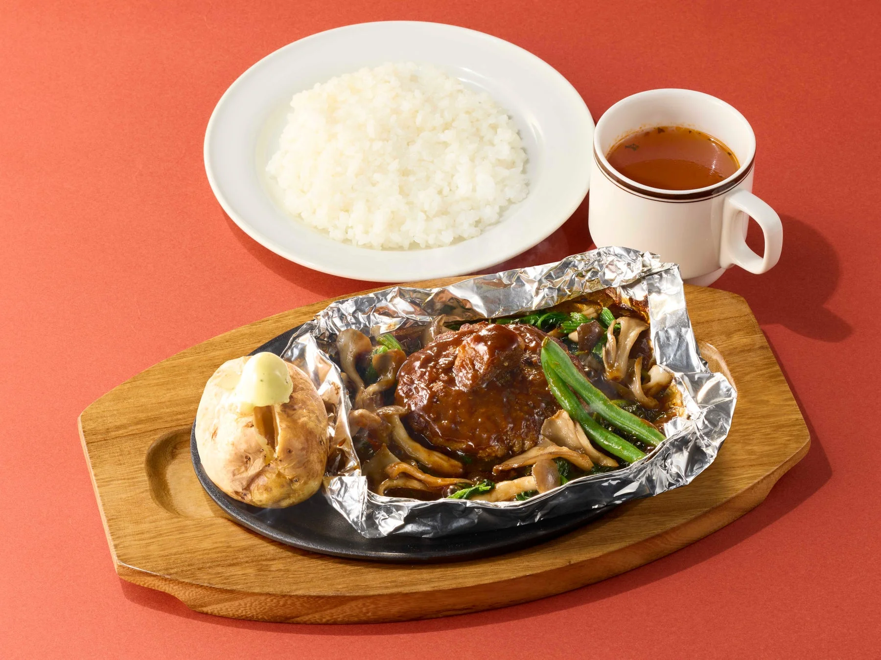 2種きのことほうれん草の濃厚ビーフシチュー包み焼きハンバーグランチ