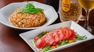 チャーハンとトマトサラダ