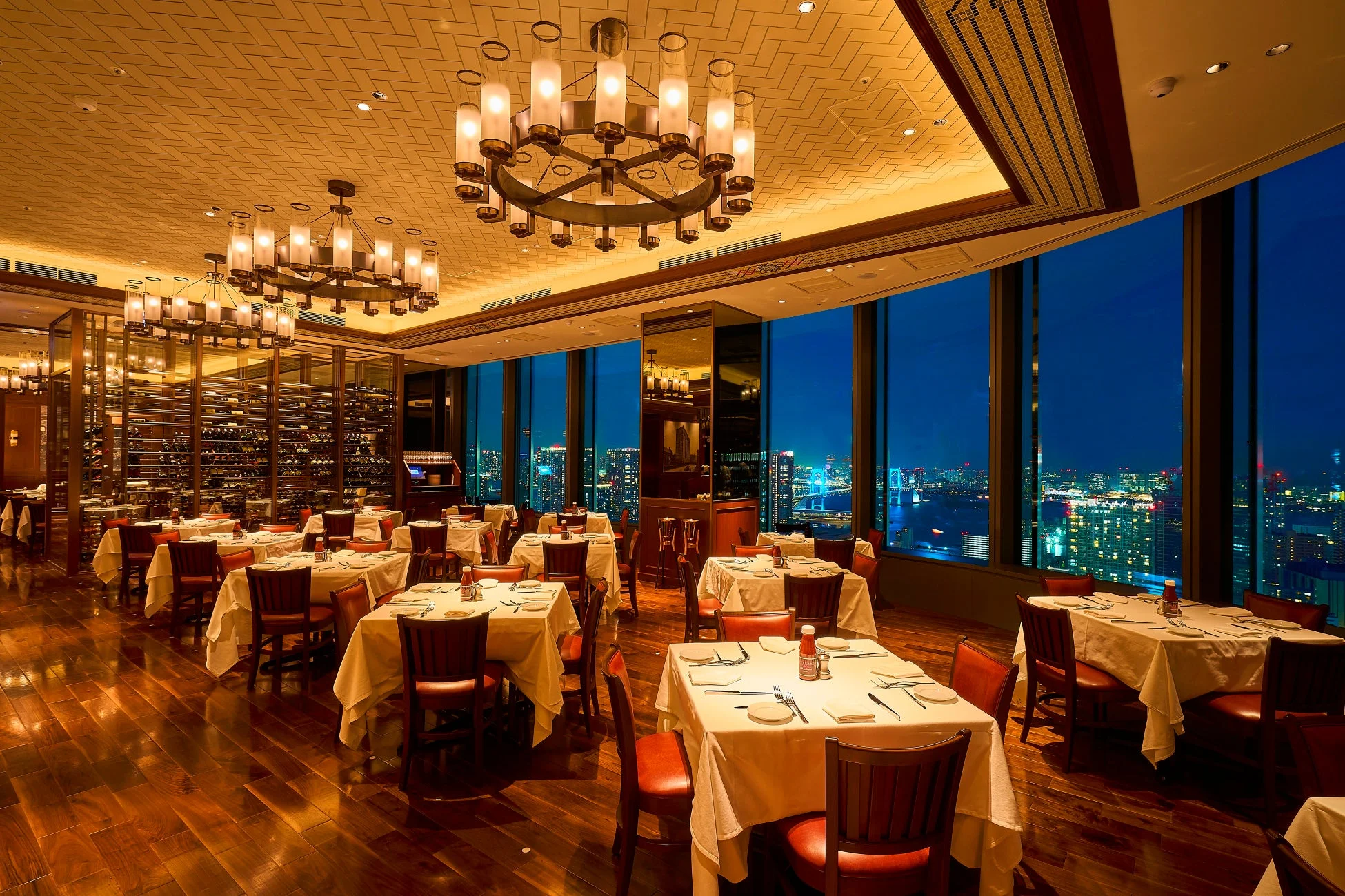 高級レストランの店内